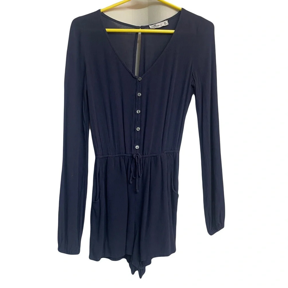 Hollister California navy romper with long sleeves  size XS